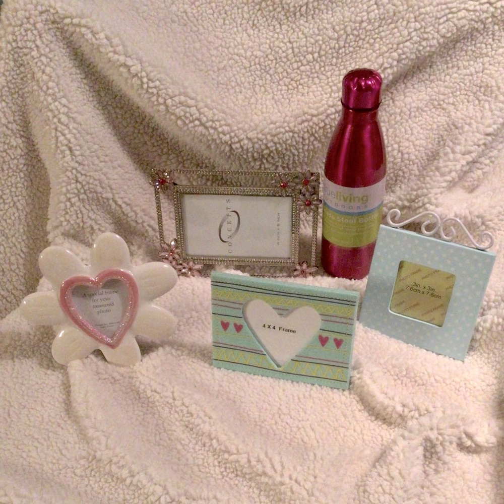🔴 NWT 25 ounce stainless steel pink bottle & 4 frames